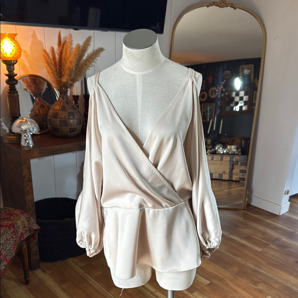 Trina Turk Elegant Cream Peplum Blouse Open Sleeve